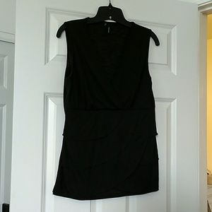 Low cut black top, Lrg